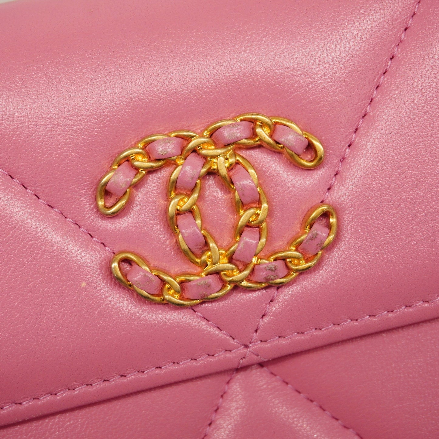 CHANEL  19 Gold Hardware Women's Lambskin Long Wallet [bi-fold] Pink