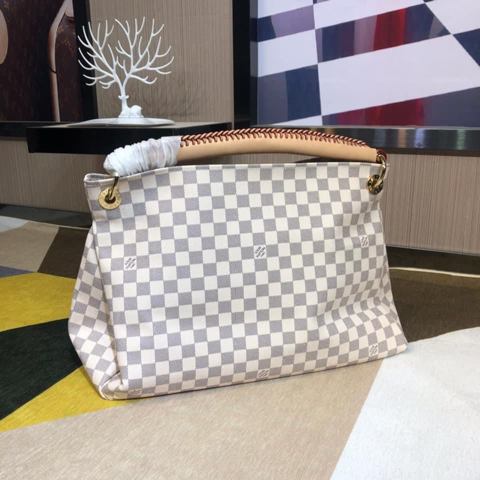 Louis Vuitton Artsy MM Bag